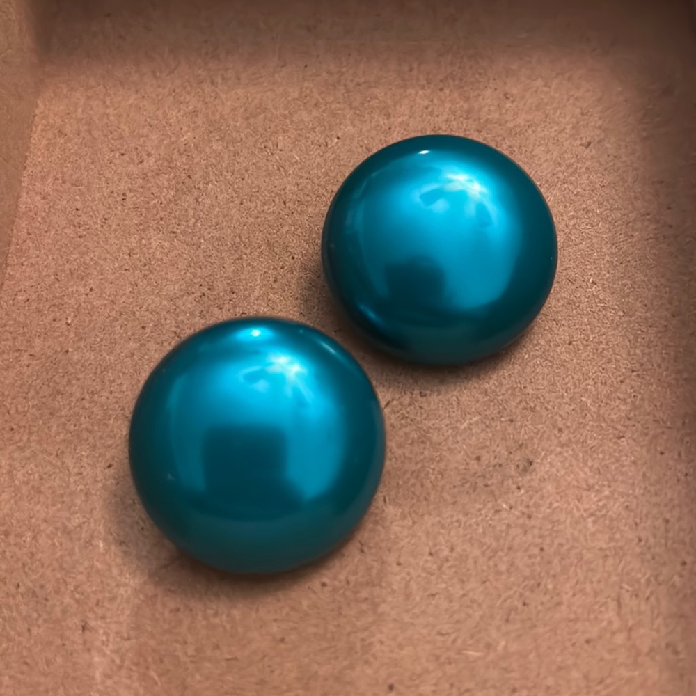 Vintage Emerald Greed Round Clip On Earrings